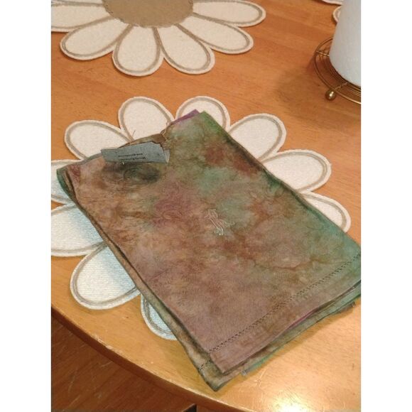 NEW 4 Napkins Rayon Blend Hand-Dyed Sustainable Lunch/Dinner 22" x 24" QT Studio - Picture 1 of 6